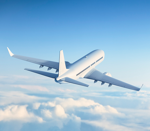 Flugzeug über den Wolken fliegt weg.